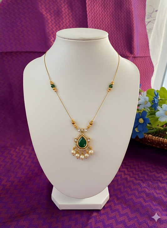 Exquisite Emerald Pear Pendant Necklace – Dainty Gold Invisible Chain with Pearl Drops