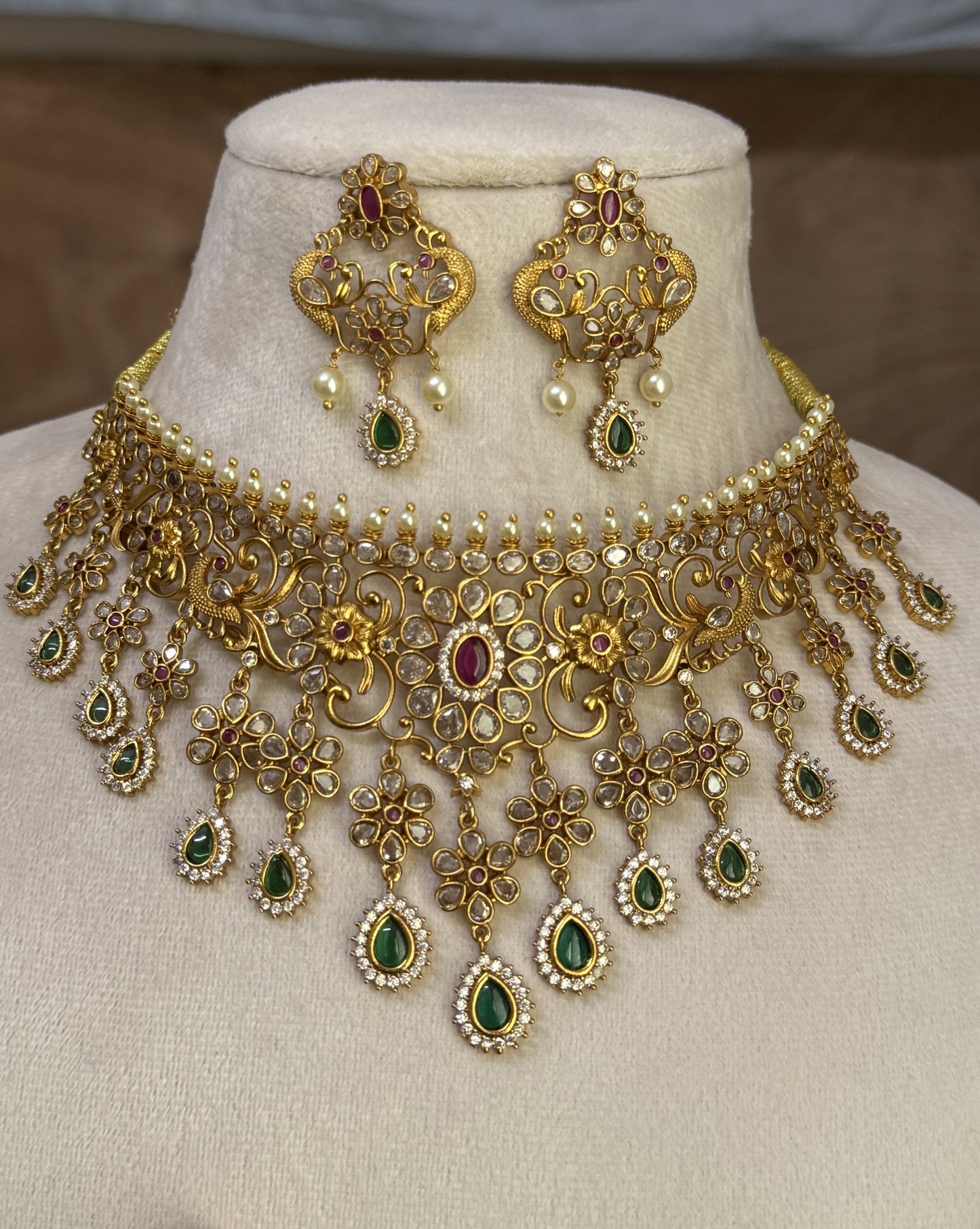 Ratna Riwaz Antique Matte Gold Finish Kundan Choker Set with Green & Ruby Stones | Premium Bridal Jewellery