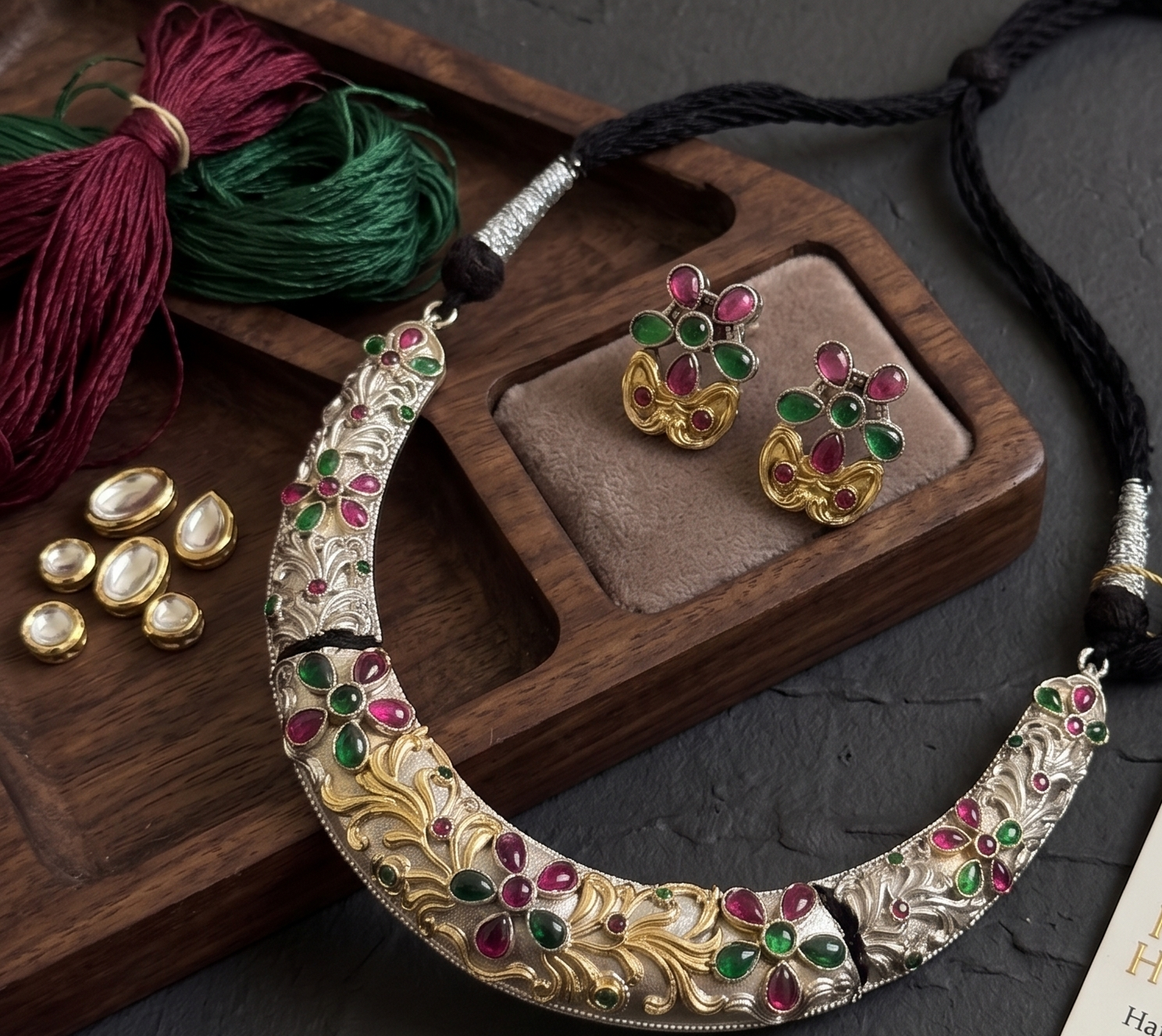 Premium Dual-Tone Oxidized Silver Hasli Necklace Set with Floral Kemp Stones and Matching Studs