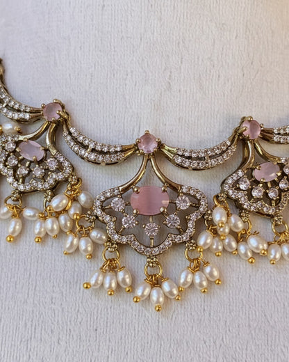 Gold-Plated Antique Kundan Scalloped Necklace Set with Soft Pink Stones & Pearl Clusters