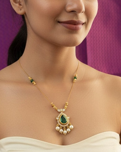Exquisite Emerald Pear Pendant Necklace – Dainty Gold Invisible Chain with Pearl Drops