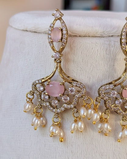 Gold-Plated Antique Kundan Scalloped Necklace Set with Soft Pink Stones & Pearl Clusters