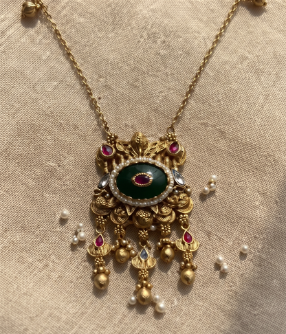 Regal Heritage Gold-Tone Gemstone Pendant Necklace and Matching Earrings Set