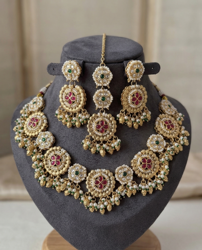 Exquisite Kundan & Pearl Heritage Choker Set with Matching Maang Tikka – Heritage  Ruby & Emerald Style