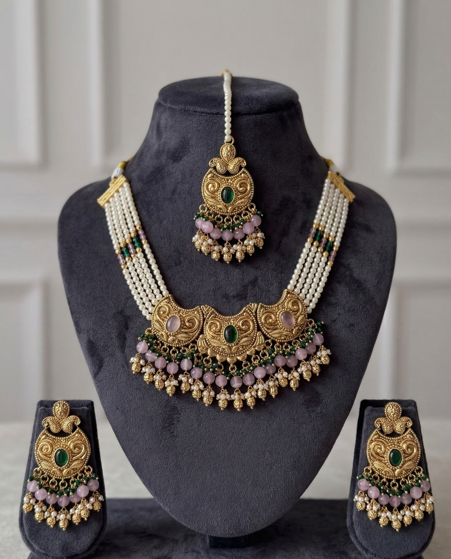 Pastel Fusion Antique Gold Kundan Choker Set with Maang Tikka
