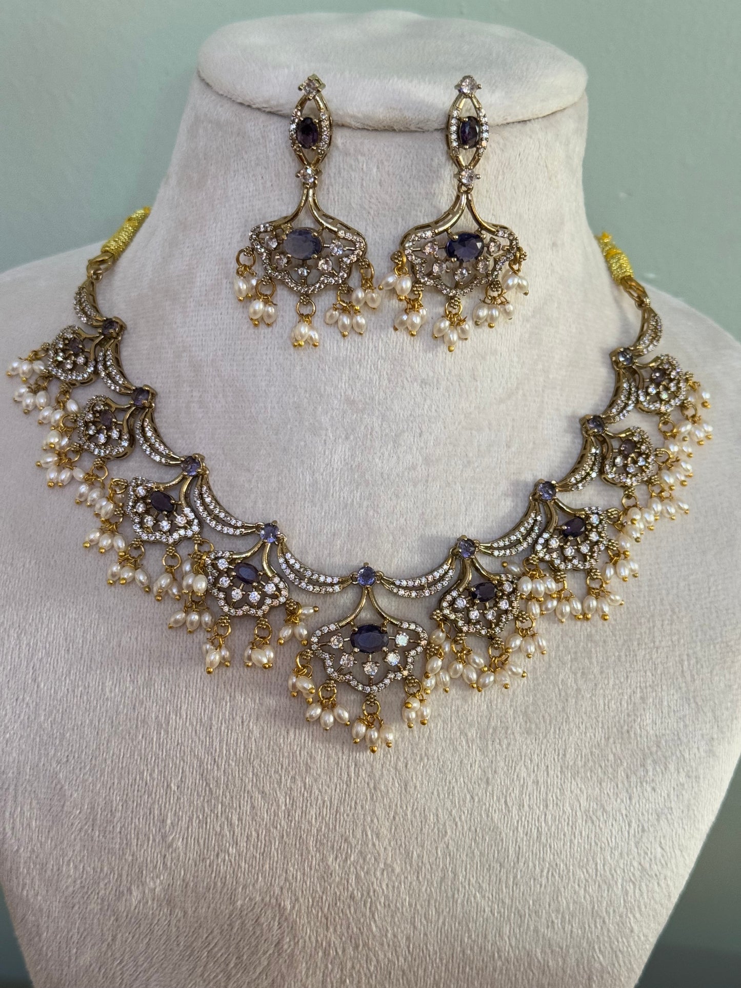 Gold-Plated Antique Kundan Scalloped Necklace Set with Soft Pink Stones & Pearl Clusters