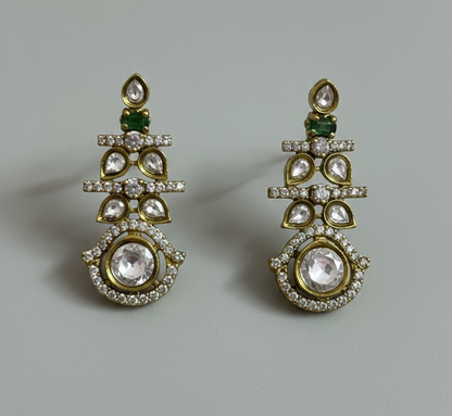 Antique Gold-Plated Kundan Necklace Set with Precious Stone Accents – Includes Matching Drop Earrings