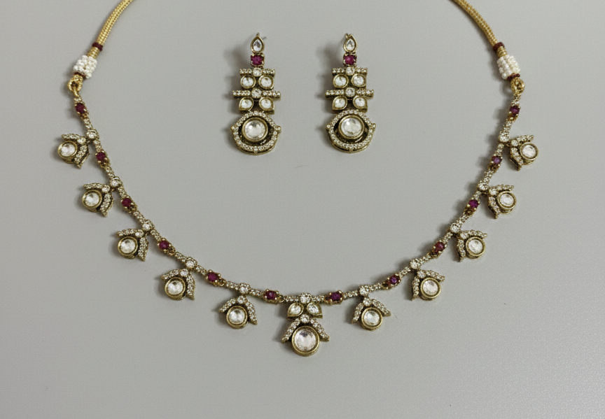 Antique Gold-Plated Kundan Necklace Set with Precious Stone Accents – Includes Matching Drop Earrings