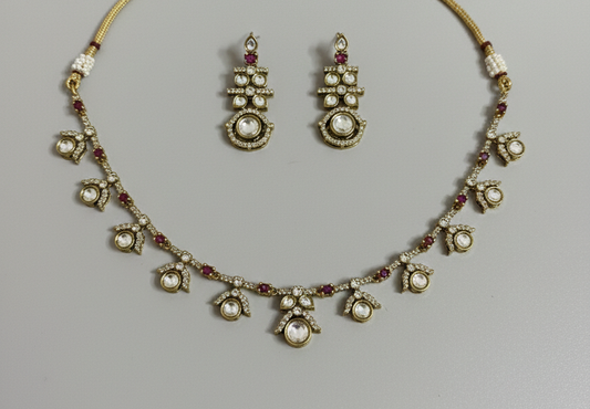 Antique Gold-Plated Kundan Necklace Set with Precious Stone Accents – Includes Matching Drop Earrings