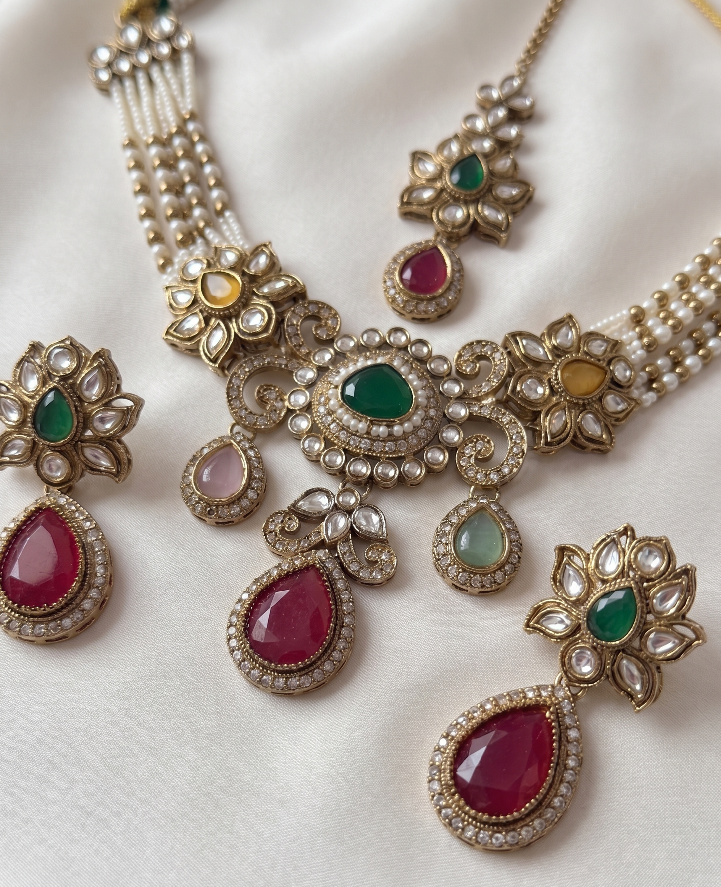 Royal Pastel Kundan & Pearl Choker Set with Matching Maang Tikka