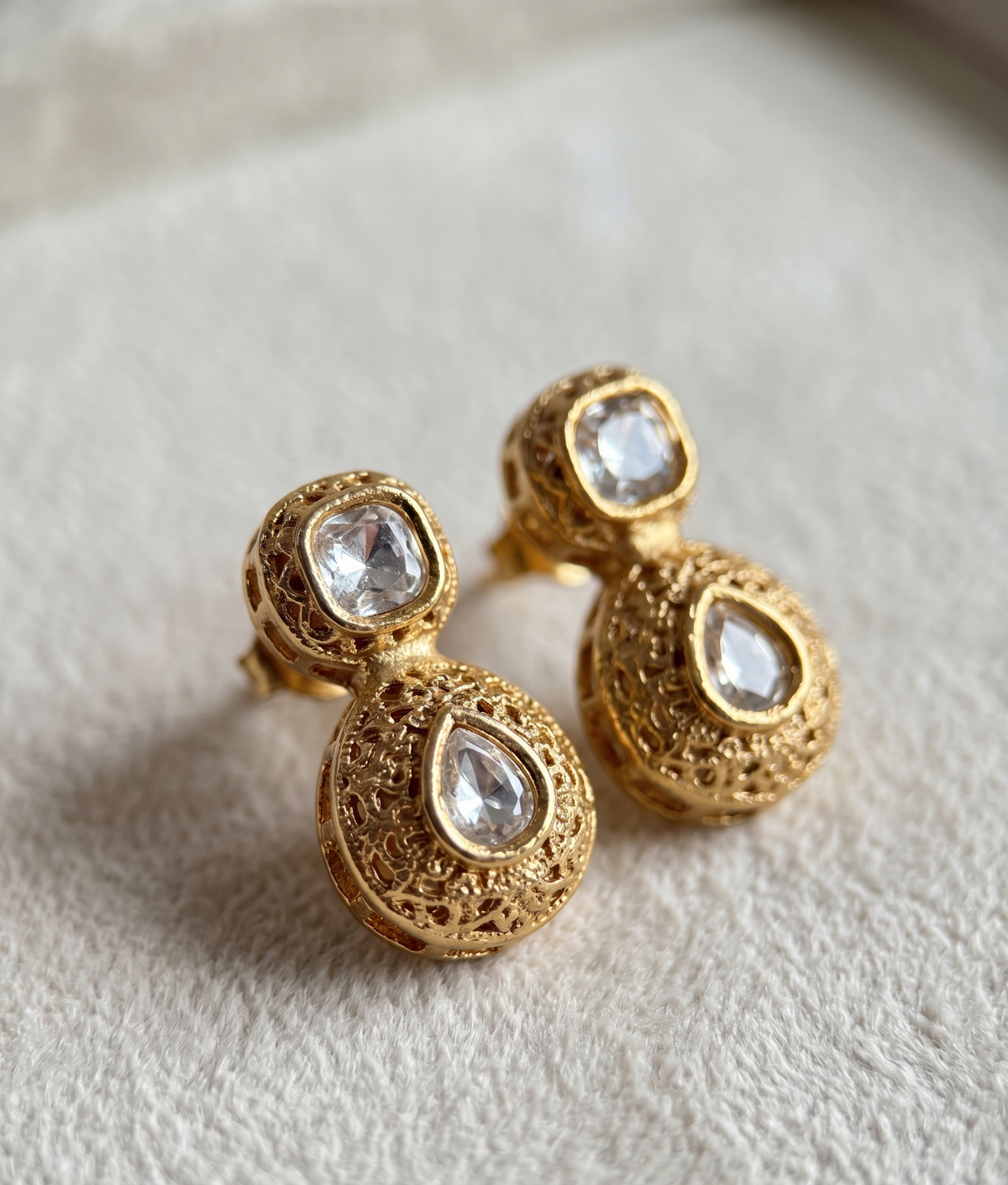 Ethereal Teardrop Kundan Necklace Set in Antique Gold