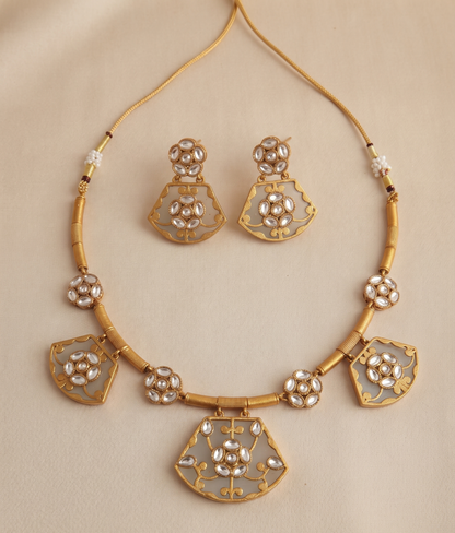 Elegant Kundan & Meenakari Fan-Motif Necklace Set with Matching Earrings