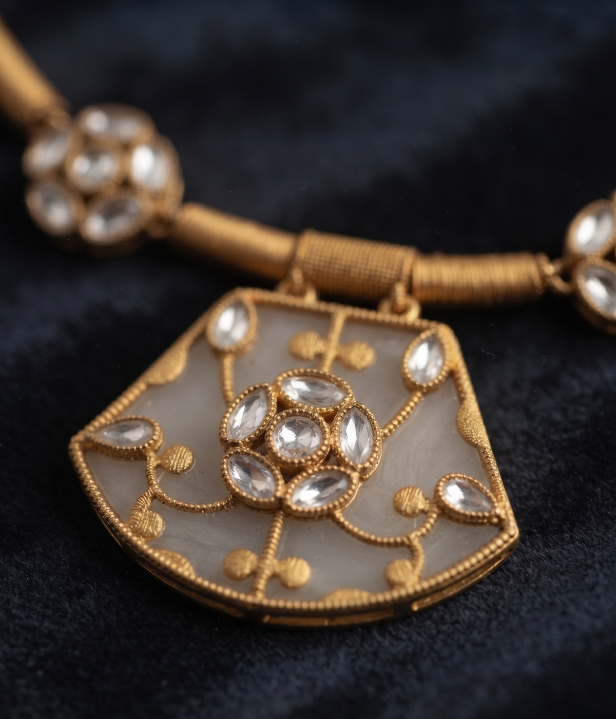 Elegant Kundan & Meenakari Fan-Motif Necklace Set with Matching Earrings