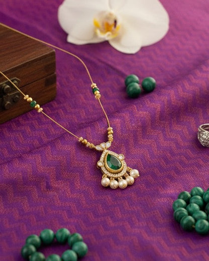 Exquisite Emerald Pear Pendant Necklace – Dainty Gold Invisible Chain with Pearl Drops